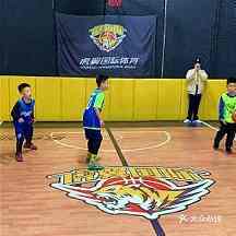 足球比赛中的无球跑动：没有触球也能改变进攻